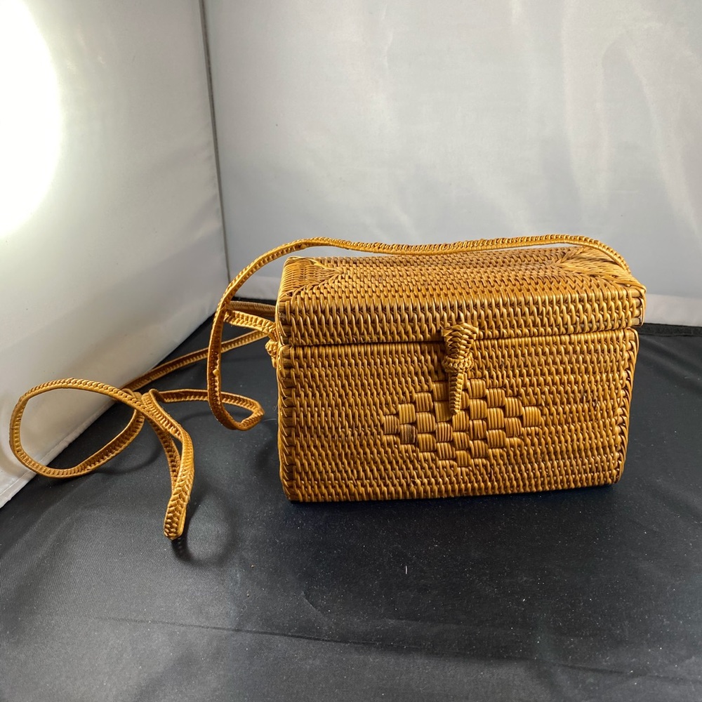Natural Ratan Box Lau Bag R/F - crossbody